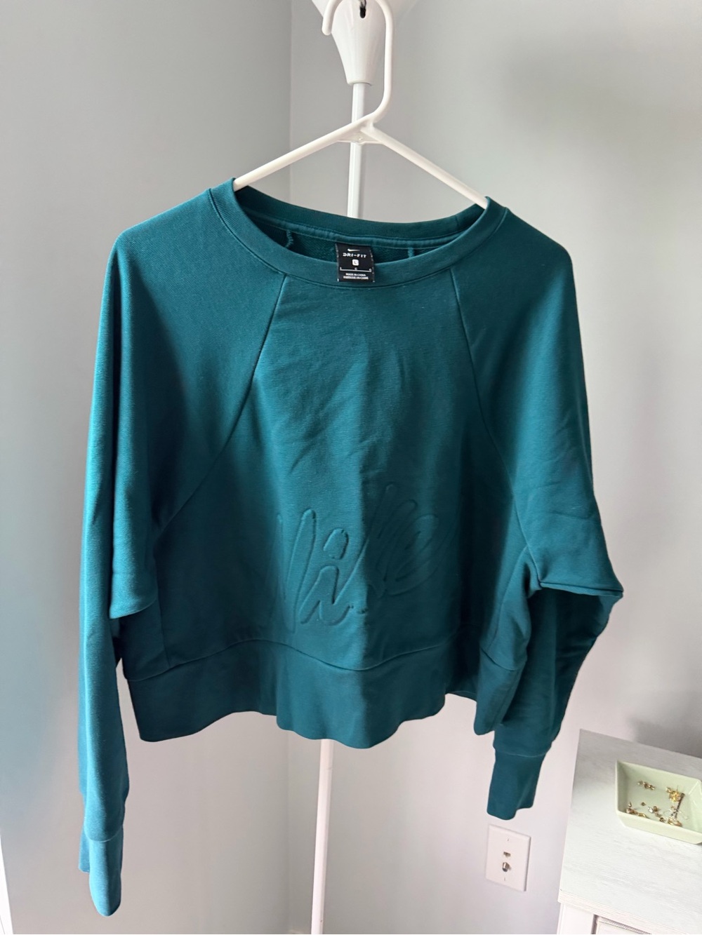Nike Women’s Teal Crewneck Cropped Sweatshirt with Embossed Logo size Large